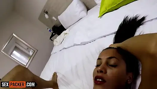 Vollbusige latina-schlampe gerammt doggystyle von bbc tinder hookup date