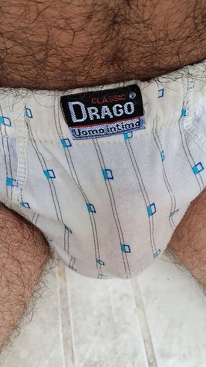 Je fais du Pìpì en sous-vêtements