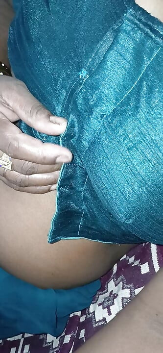 मेरा बस पीने के बाद पार्टी के लिए घर आया उसने मुझे चोद जव मेरा पति चला गया