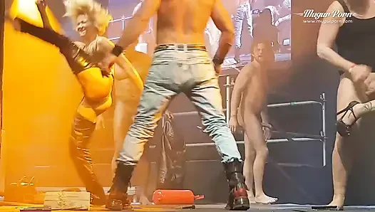 MugurPorn hat spaß beim erotik-festival
