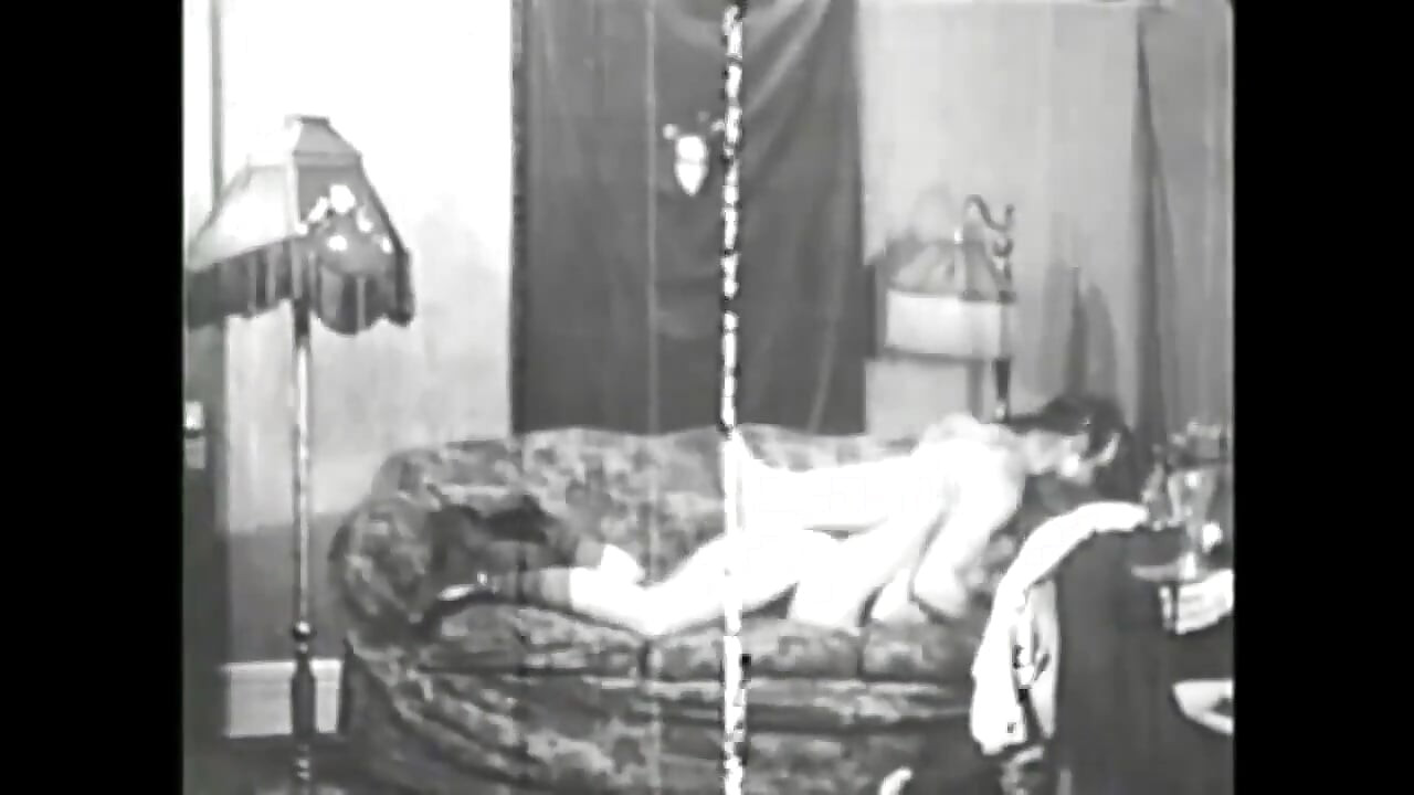 युवा बालों वाली चूत विंटेज दादा-दादी द्वारा चोदी गई