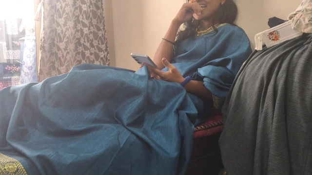 Desi bhabhi gaav gahi aur apne yaar ko phone kar bula hindi audio