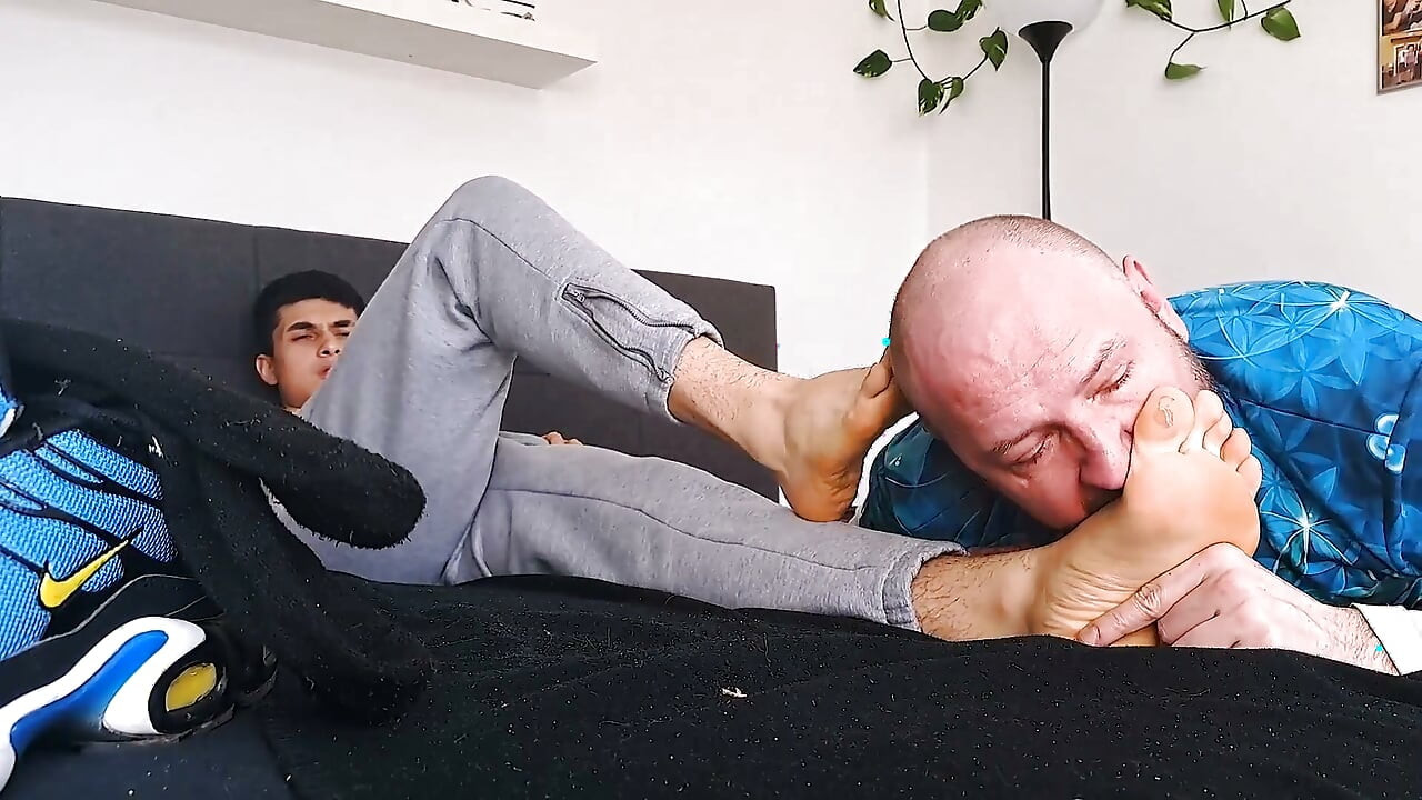Ringside Devotion: Young Boxer Bruno Commands Slave Ben's Full Worship