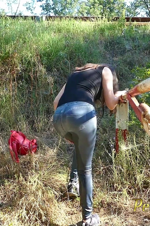 Empty her bladder on the side of the road