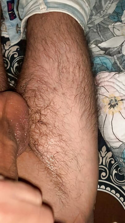 隣の部屋で義理の妹がオナニーしているのを想像すると、たくさんの精液が出て、とても興奮しました。