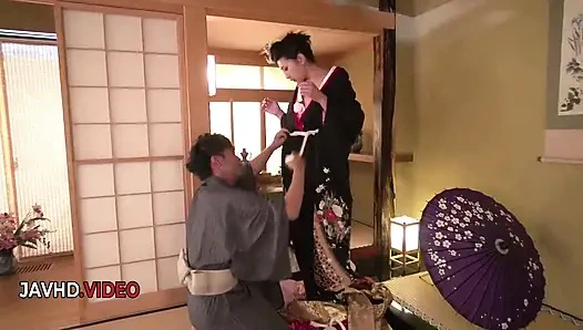 Versaute asiatische göttin Yuna Shiratori gibt unvergessliche blowjob-erfahrung