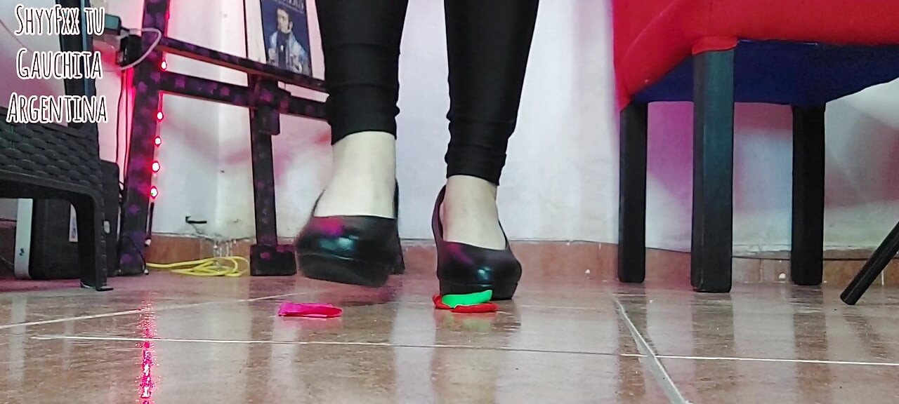 Shyyfxx ถูและแตกในลูกโป่งด้วยตูดเธอ!