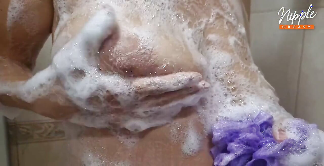 Bermain puting di kamar mandi