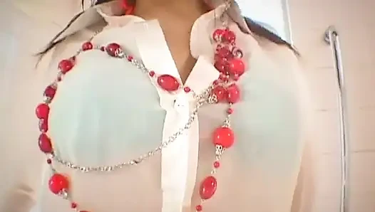 Cewek semok dengan g-cup lagi dientot habis-habisan Rio's Curves di panggung utama - 3