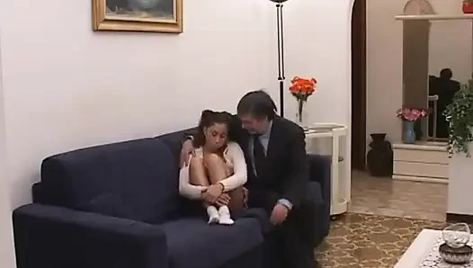 Yaşlı baba genç kızı sikiyor