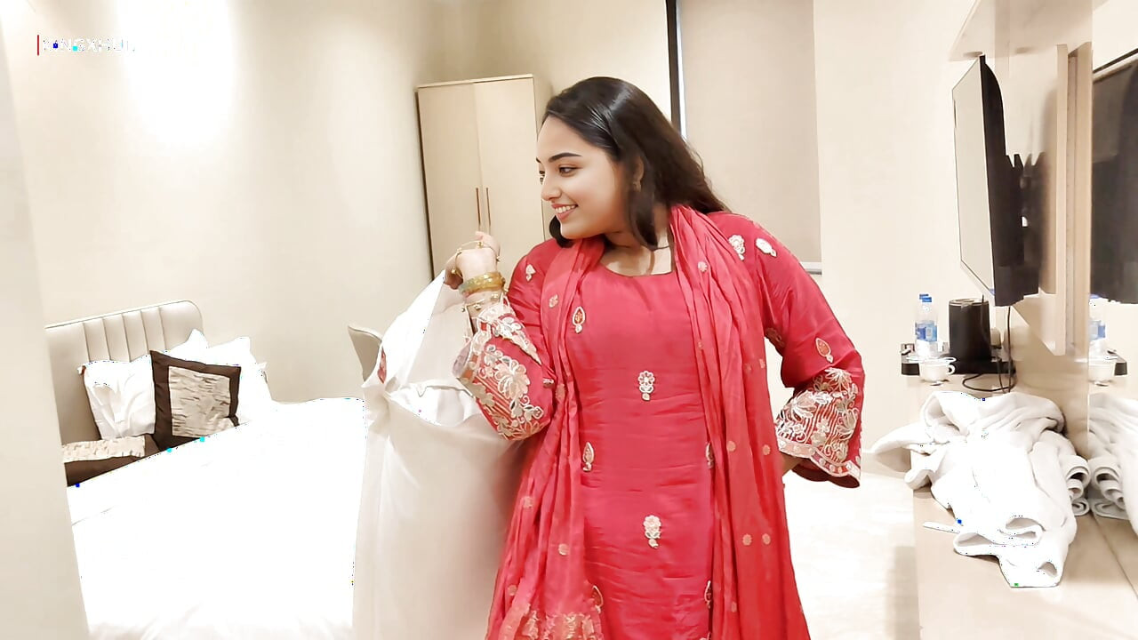 L’Indienne Jija et Sali ont eu du bon sexe en secret, elle dit de me baiser brutalement en hindi