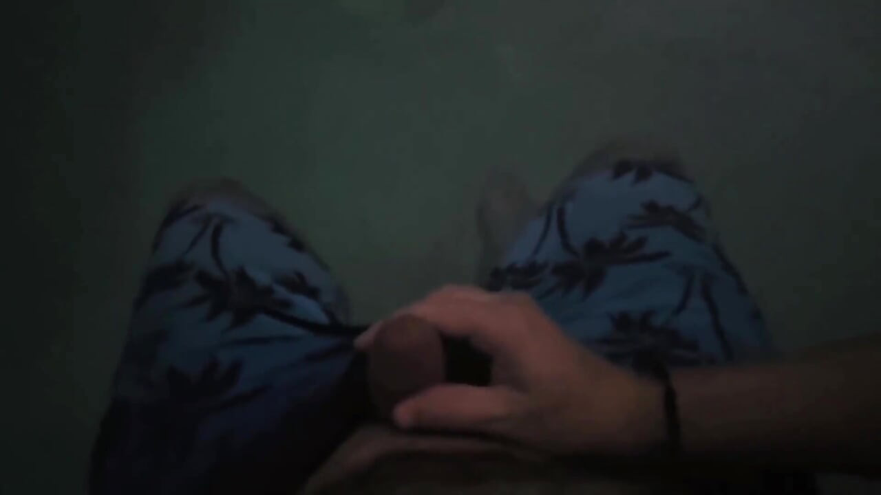 Handjob di tepi kolam