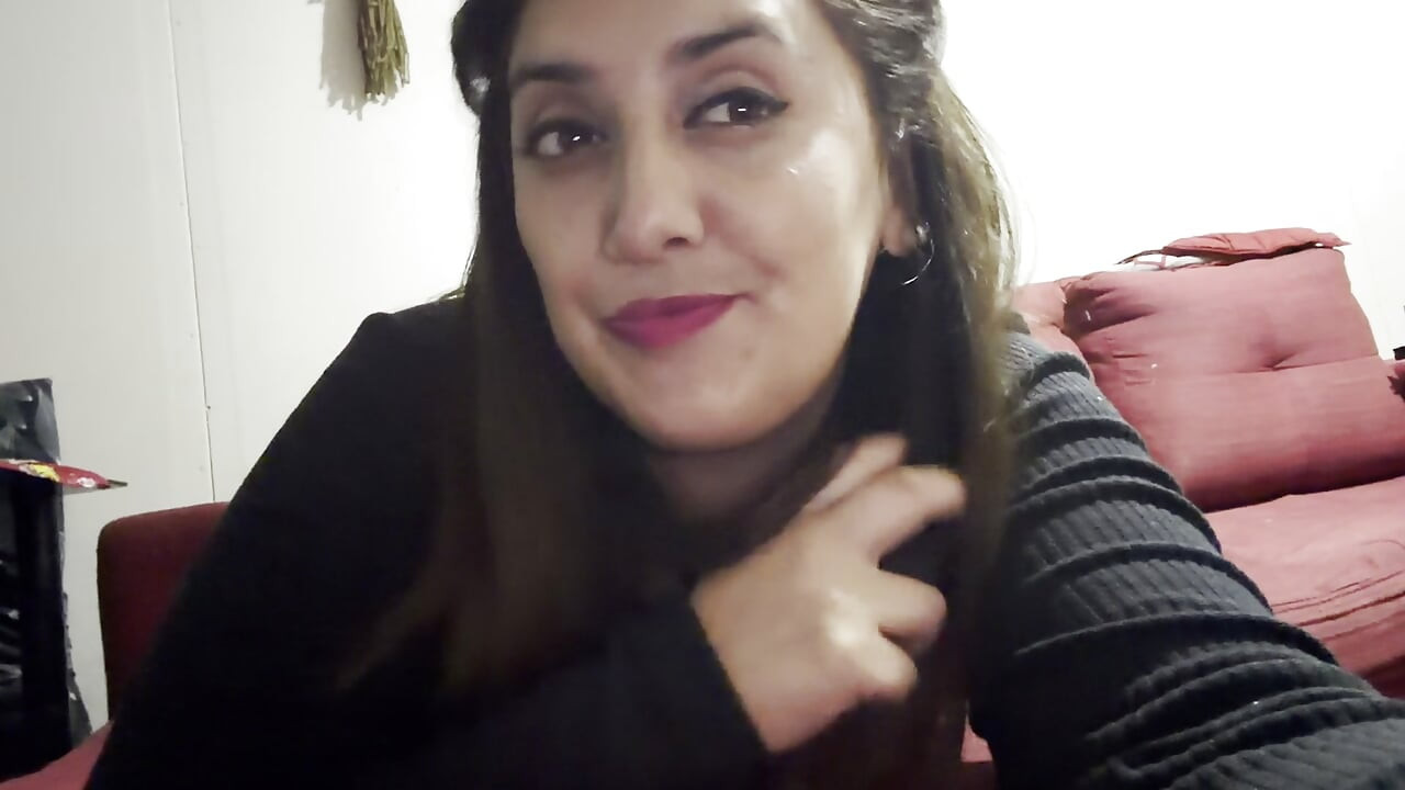 Estamos sozinhos, estou molhada, gozada na minha bocaJoy