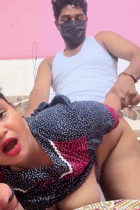 Desi Wife Wakes up Horny - Husband Fucks Her Before Breakfast. Hindi Video