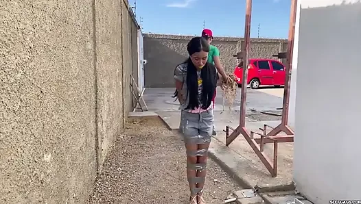 Canı sıkılan 18 yaşındaki kız seksi tamirci esareti istiyor (bölüm 2/2)