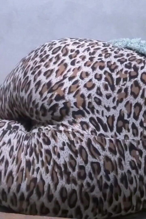 स्पष्ट आवाज बरहूशा एक किशोरी जिसने ईद के दिन अपनी बहन के दोस्त के साथ खांसी की