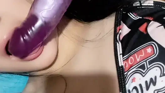 Indian virgin masturbating and extending her ass