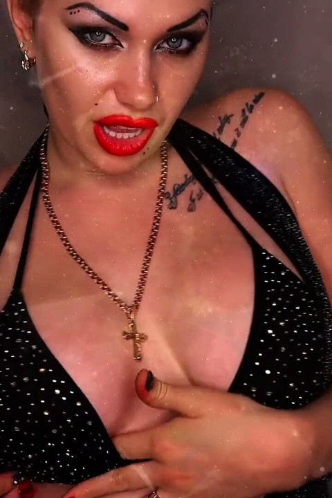 Today I am letting you wank all over my big red lips! JOI mind fuck!