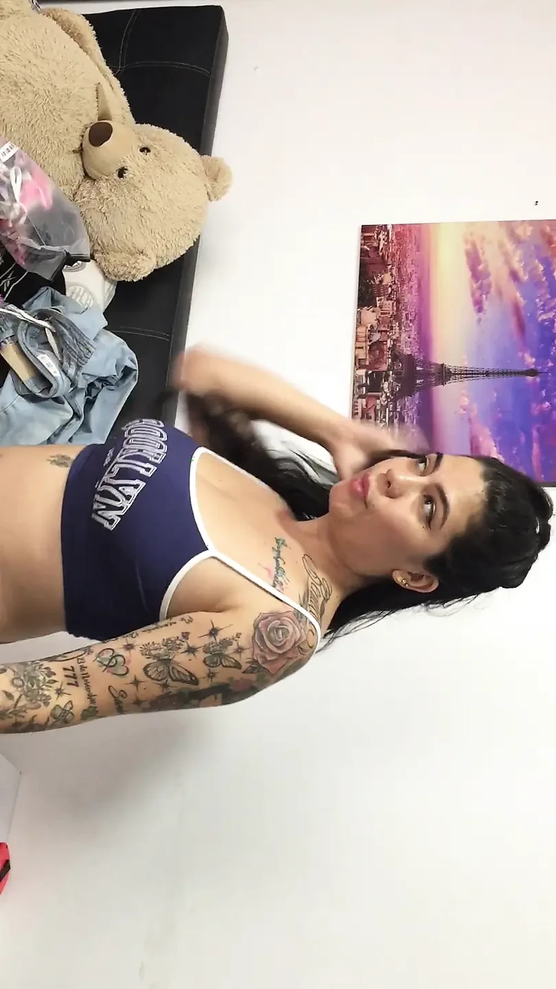 I masturbate my pussy with giant vibrator.