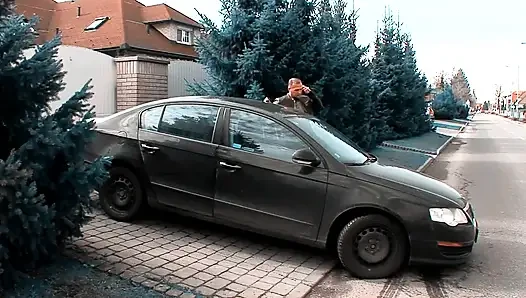 Islak ve azgın Fransız sürtük sarışınla çok ateşli sikişiyor vol 2