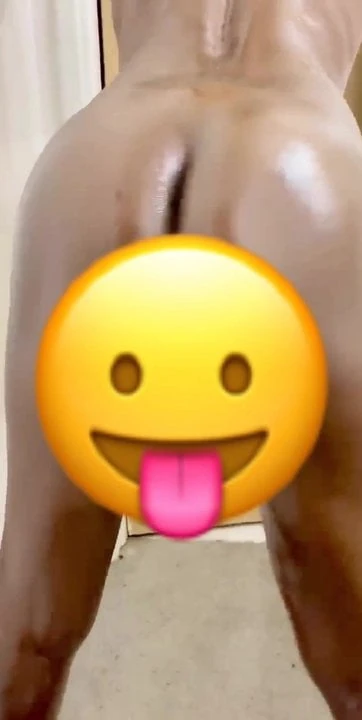 Ass shaking