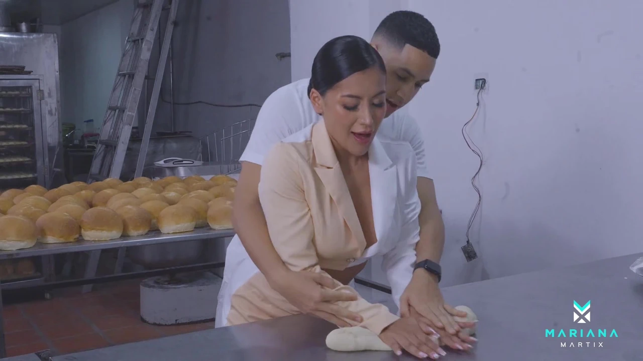 The baker leaves my ass full of semen - Mariana Martix y Max Betancur