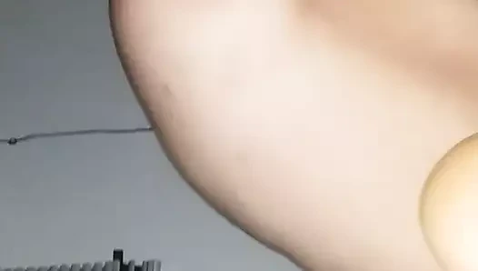Cewek nakal ini ngasih fisting pantat bahenolnya!