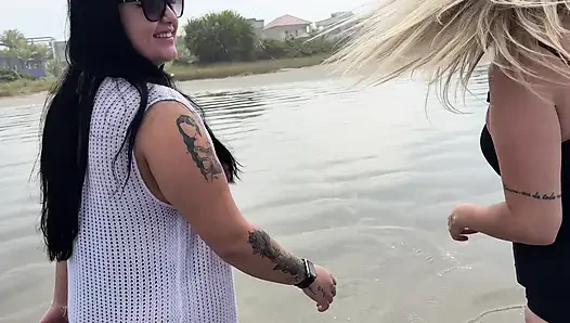On the beach my wife and I invited a beachgirl to fuck she accepted because she was very horny! she has a pink pussy