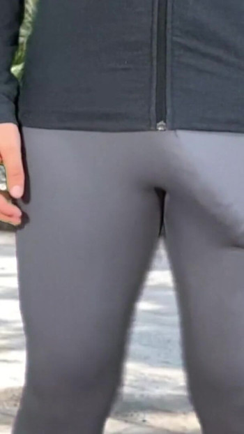 Zapanjujući trenutak iz "Big dick shemale yoga flash"