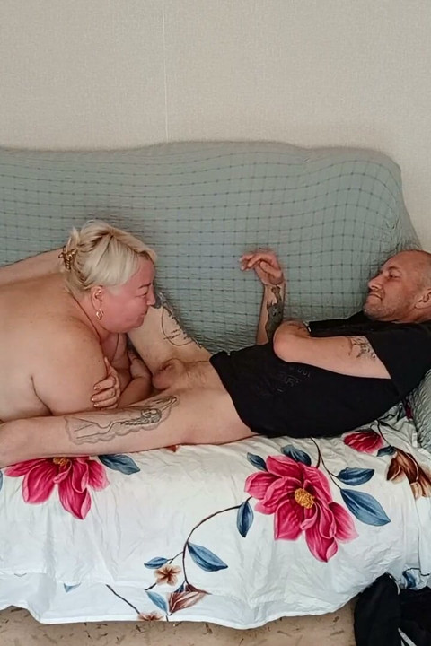 Stepmom Gives a Deep and High-quality Blowjob Before My Cumshot