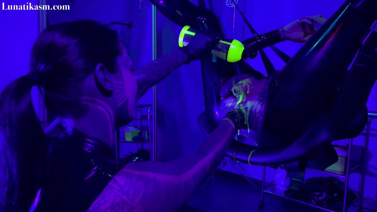 Neon yumruk sokma sahibe lunatika