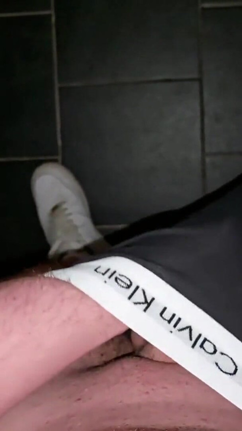 Tati german îți comandă să ejaculezi în negrul lui Calvin Klein Boxers - PhantomGentX | Clip 2