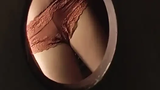 Tante seksi rambut pirang lagi asik ngentot pantat dan fingering memek beceknya