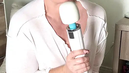 Большой, громкий и прямо на точку: взрывной оргазм грудастой милфы Hitachi