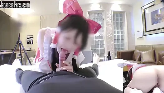 İnce aşağılayıcı tarzı cosplayer reimu tapınak kızlık rol açısını oynarken sessiz cazibesini gösteriyor2