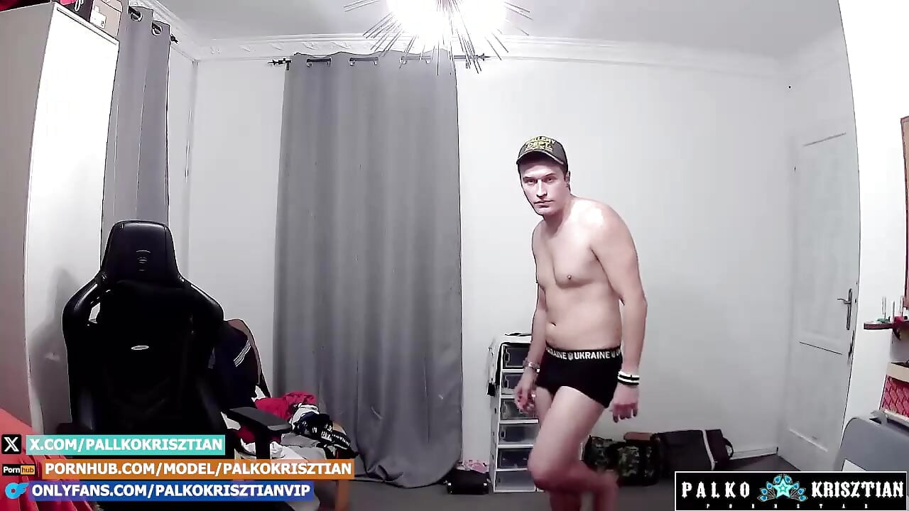 Хуй трахает двойными руками