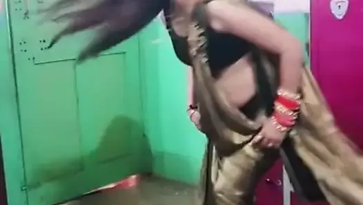 Desi indian very sexy girl with sexy boobs & juicy ass dance