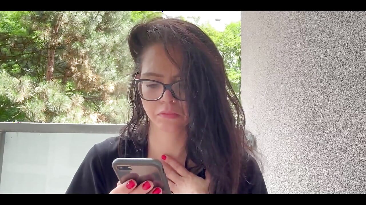 あなたのメッセージに返信している間に喫煙しています