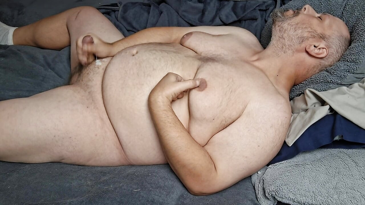 Chubby guy lays in bed and cums
