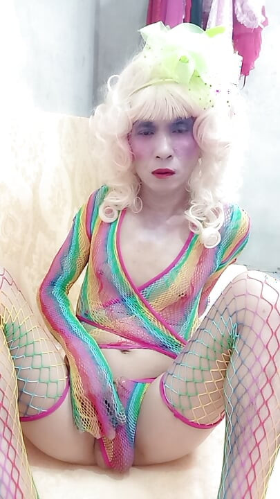 Oanh Le transgender wearing sexy clothes porn selfie to the top