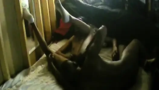 Götünü derinden kazıyor