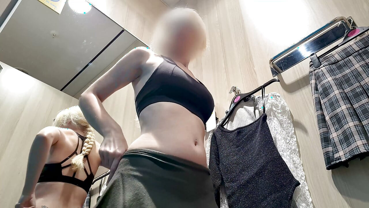 Try On - klänningar utomhus omklädningsrum