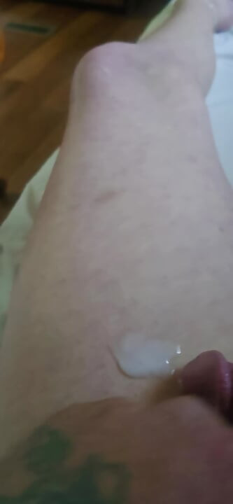 Crossdresser cums