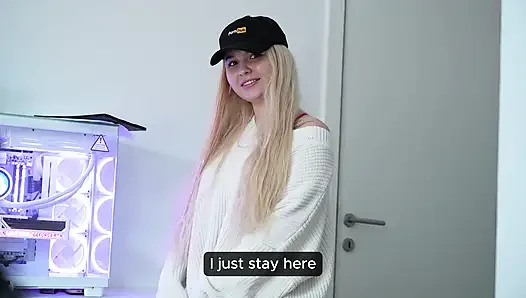 Fucked the Hot Courier Girl and Took the Package for Free