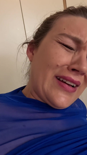 Sebična trudna MILFA prska, dobija tri orgazma i tera ga da svrši | Klip 2