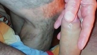 Анальный экшн с глубокой глоткой для пожилого сисси из задницы в рот