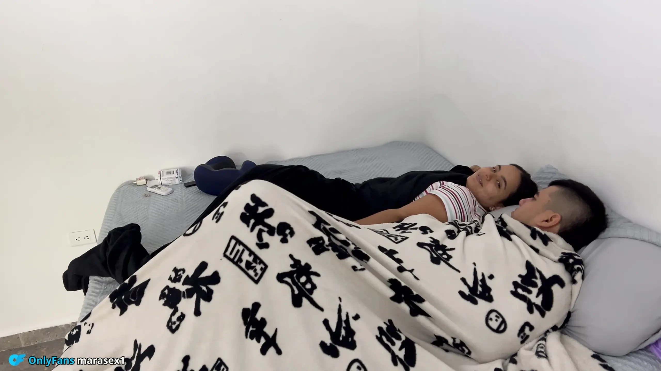 Sexo casual com a namorada do meu amigo numa visita inesperada e gostosa.