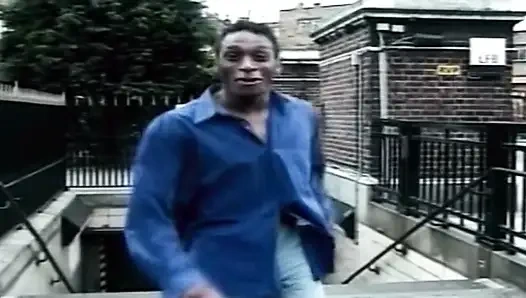 Big Omars britische abenteuer: Großer möpse-hintern (2001)