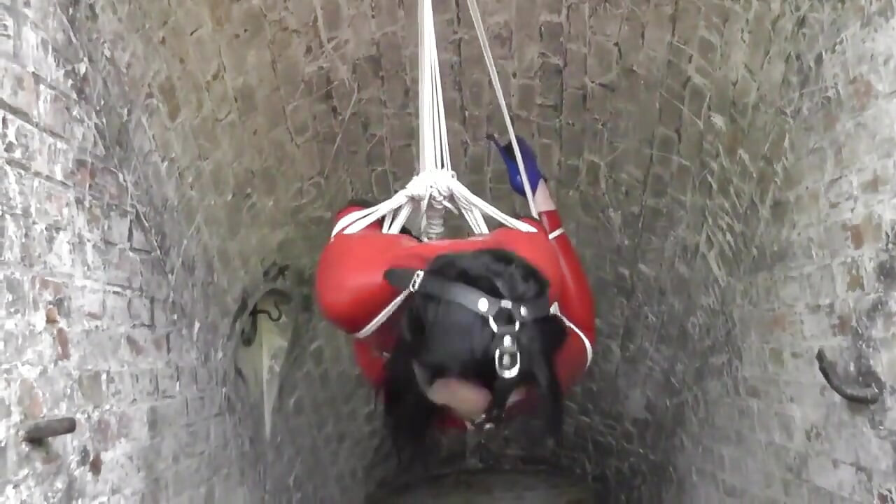 漂亮的人被綁起來塞嘴