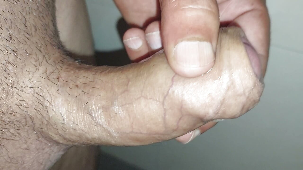 dělá mi handjob